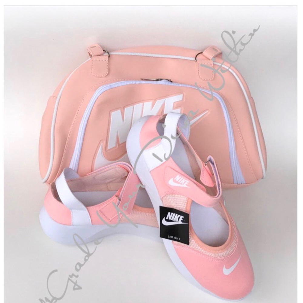 Womans Nike Comfort Set